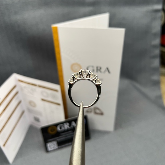 3.6CT 5 STONE MOISSANITE DIAMOND WEDDING / ENGAGEMENT RING - Picture 10 of 12